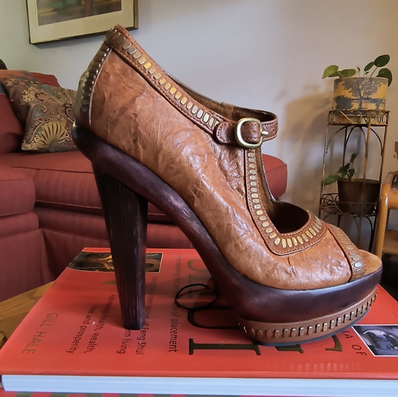 Colleen Cordero Platform Heels Studded Brown Leather and Wood High Heels - Picture 2 of 16